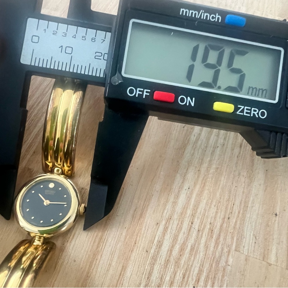 Vintage Seiko ladies black gold tone bracelet dress watch NEW BATTERY - Picture 10 of 12